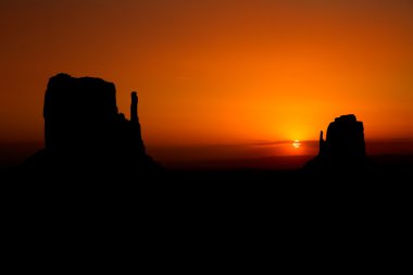 monument valley Batı ve Doğu mittens butte güneş doğarken