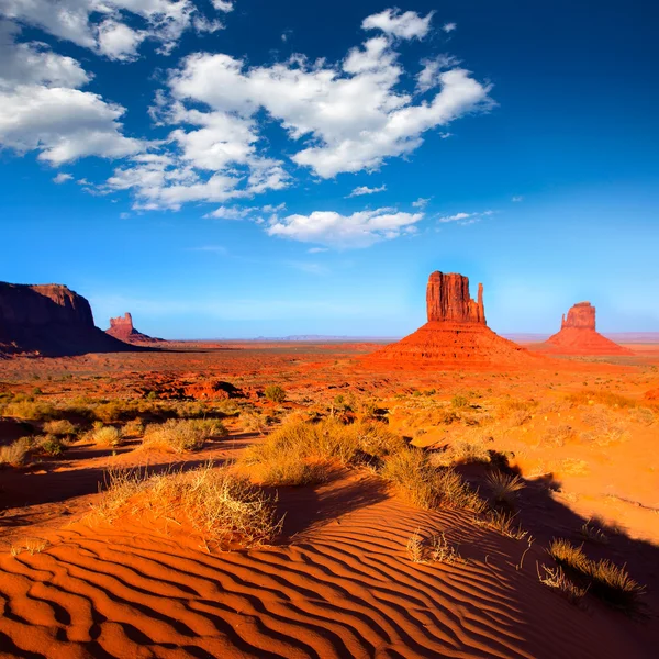Monument Valley West and East Mittens Butte Utah — Stockfoto