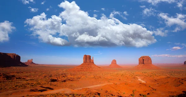Monument Valley West and East Mittens and Merrick Butte — Stock Photo, Image