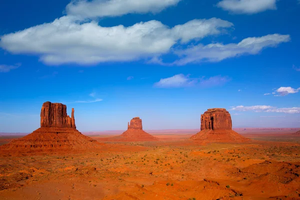 Monument valley Batı ve Doğu mittens ve merrick butte — Stok fotoğraf