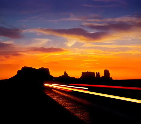 Nascer do sol em US 163 Estrada panorâmica para Monument Valley Park — Fotografia de Stock