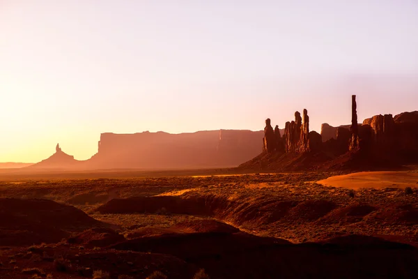 Monument Valley Totem Pólo nascer do sol Utah — Fotografia de Stock