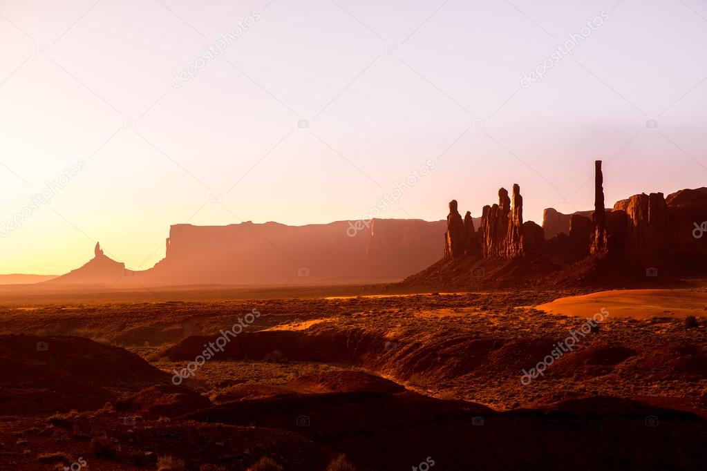 Monument Valley Totem Pole sunrise Utah