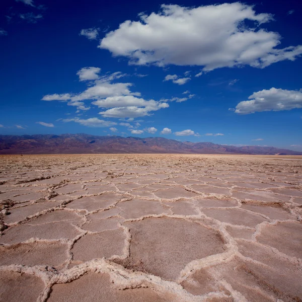 Badwater Havzası Ölüm Vadisi tuz formasyonları — Stok fotoğraf