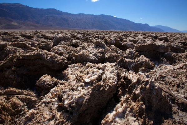 Ďáblové golfové hřiště death valley sůl jíl formace — Stock fotografie