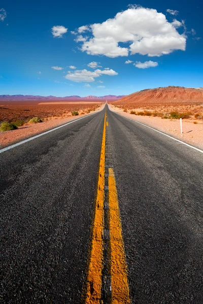 Strada senza fine verso la Valle della Morte California — Foto Stock