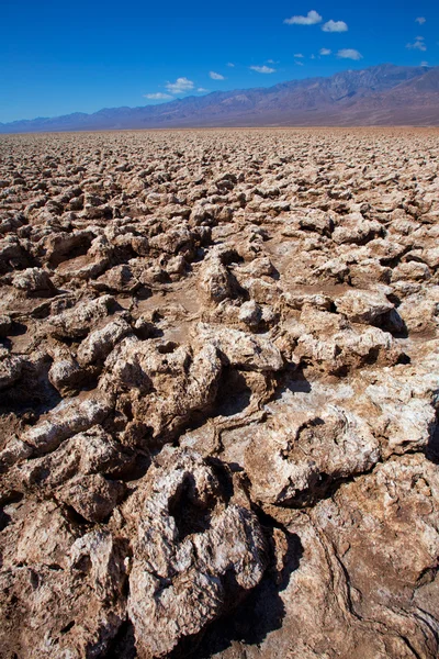 Ďáblové golfové hřiště death valley sůl jíl formace — Stock fotografie