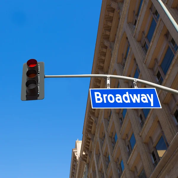 Cartel de Broadway street Los Angeles Road en luz roja —  Fotos de Stock