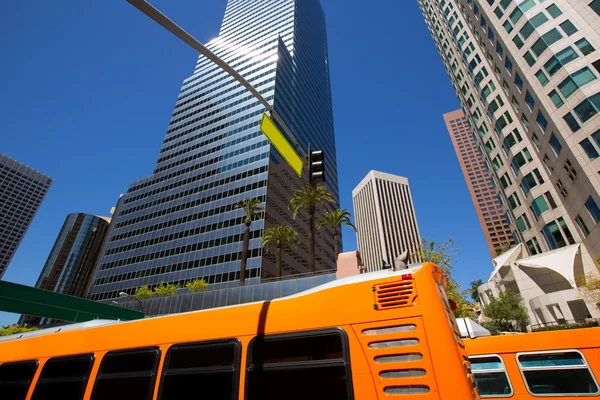 Centro de Los Ángeles skyline California con el tráfico — Foto de Stock