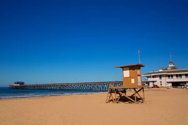 Newport molo plaża ratownik wieża w Kalifornii — Zdjęcie stockowe
