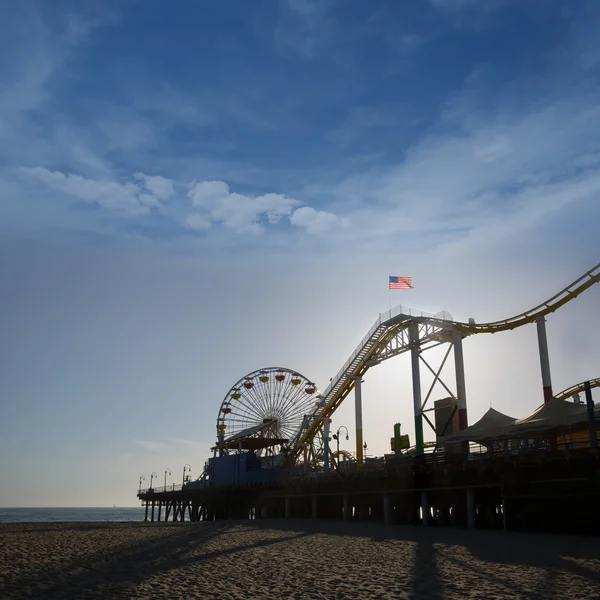 Dermaga Santa Moica Ferris Wheel saat matahari terbenam di California — Stok Foto