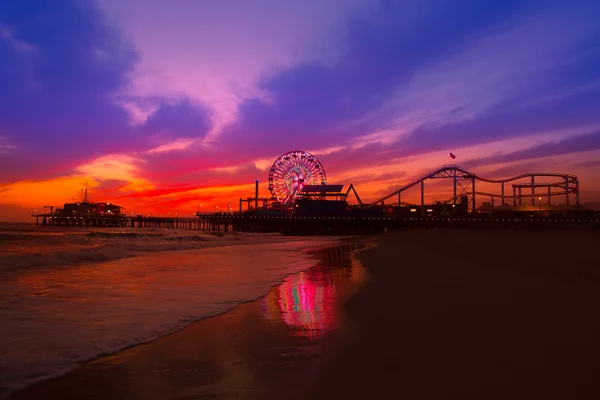 Santa monica Kalifornie západ slunce na molo ferrys kolo — Stock fotografie