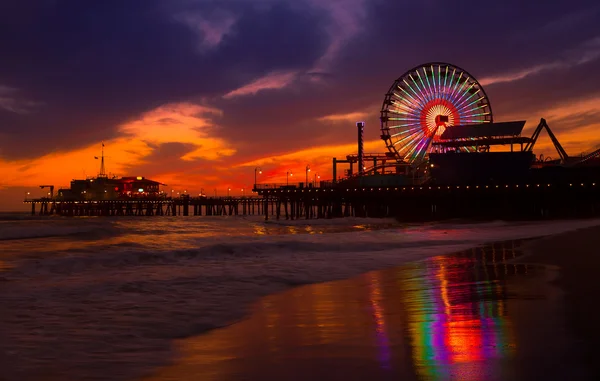 Santa Monica Califórnia pôr do sol na roda Pier Ferrys — Fotografia de Stock
