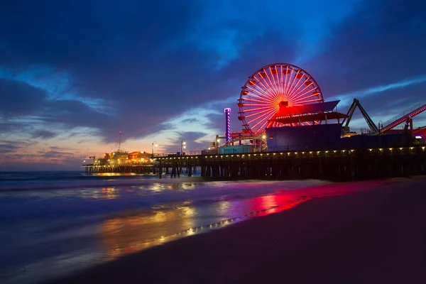 Santa monica Californië zonsondergang op pier ferrys wiel — Stockfoto