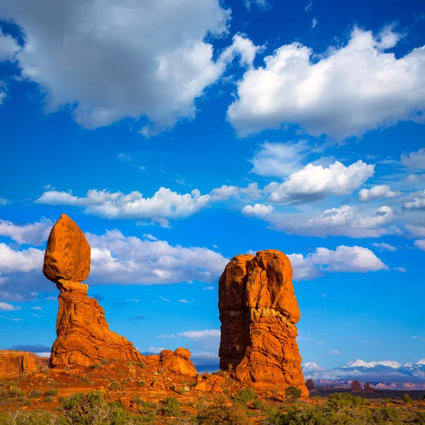 Arches národní park vyvážené rock v Utahu usa — Stock fotografie