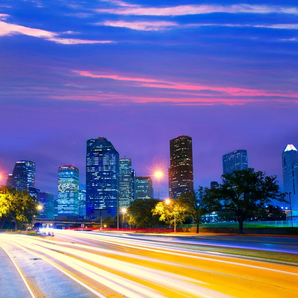 Houston Texas horizonte ao pôr-do-sol com semáforos — Fotografia de Stock