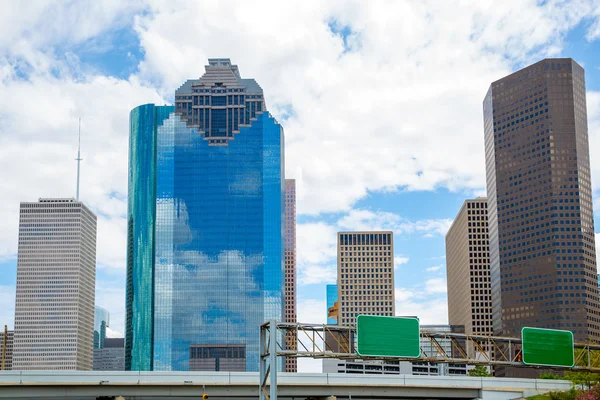 Houston Texas Skyline con rascacielos y cielo azul — Foto de Stock