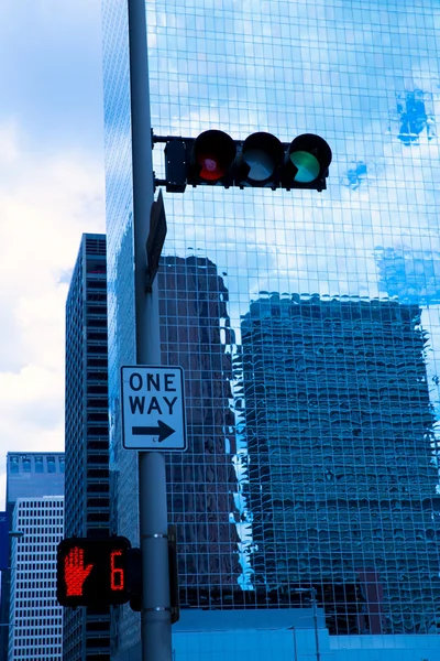 Blå houston texas downtown spegel byggnader — Stockfoto