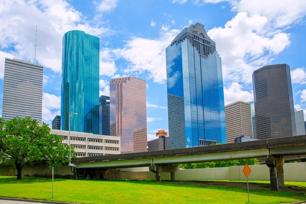 휴스턴 텍사스 스카이 라인 현대 skyscapers와 푸른 하늘 — 스톡 사진