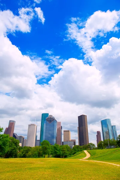 Houston texas panoramę nowoczesne drapacze chmur i błękitne niebo — Zdjęcie stockowe