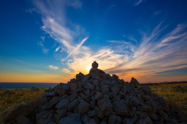barbarlığın berberia cape stone mountain formentera içinde