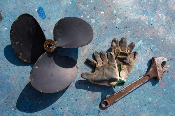 Boat propeller improvement repair tools and gloves — Stock Photo, Image