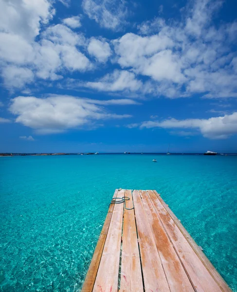 フォル メンテラ島 ses イレタス桟橋イレタスとイビサ島をビーチします。 — ストック写真