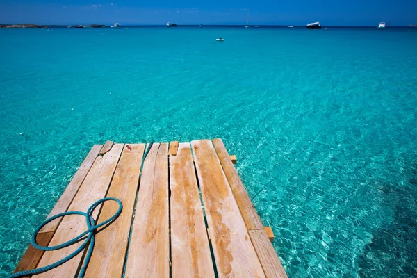 Formentera Ses Illetes muelle de playa Illetas e Ibiza — Foto de Stock