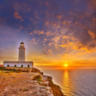 La mola cape deniz feneri formentera gündoğumu