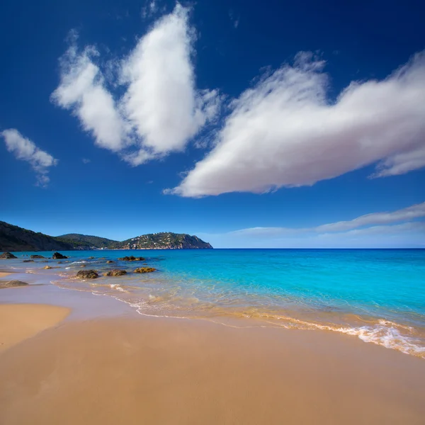 Ibiza aigues blanques aguas blancas strand op santa eulalia — Stockfoto