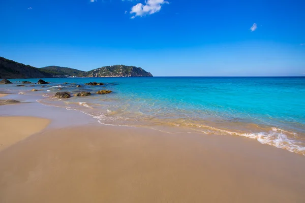 Ibiza aigues blanques aguas blancas pláž v santa eulalia — Stock fotografie