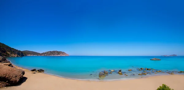 Ibiza aigues blanques aguas blancas strand på santa eulalia — Stockfoto