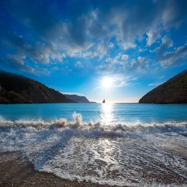 Ibiza Cala Benirras praia pôr do sol em San Juan em Baleares — Fotografia de Stock