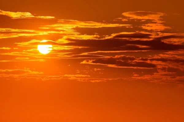 Tramonto arancio cielo sfondo alla sera — Foto Stock