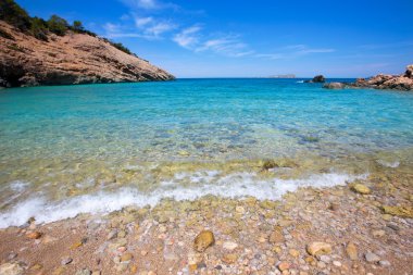 Ibiza cala moli beach ile temiz su balearics içinde