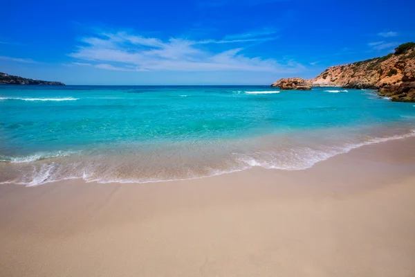 Cala Tarida am Strand von Ibiza auf den Balearen — Stockfoto