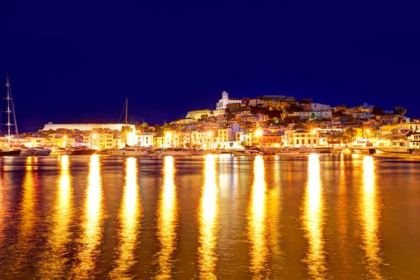 Eivissa ibiza stad centrum bij zonsondergang in Balearen — Stockfoto