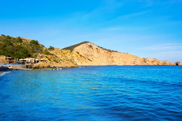 Ibizas cala jondal stranden es i san jose på Balearerna — Stockfoto