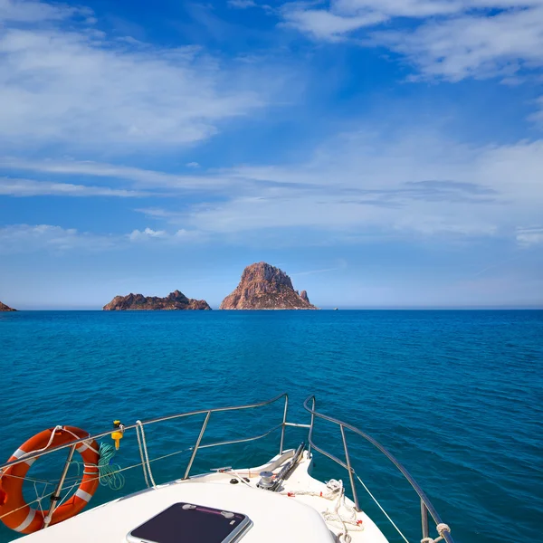 Bateaux à Ibiza avec les îles Es Vedra y Vedranell — Photo