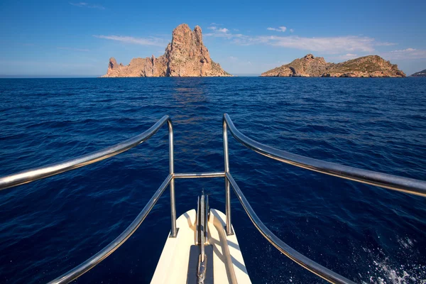 Boating sailing in Ibiza near es Vedra island — Stock Photo, Image