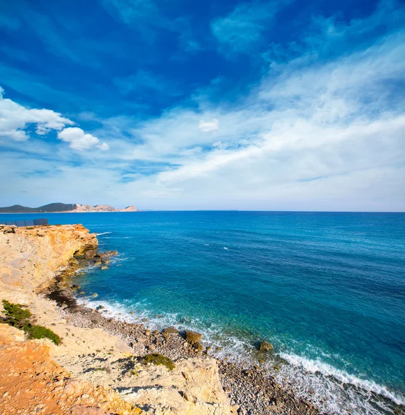 Ibiza sa caleta pláž v jižním san jose na Baleárských — Stock fotografie