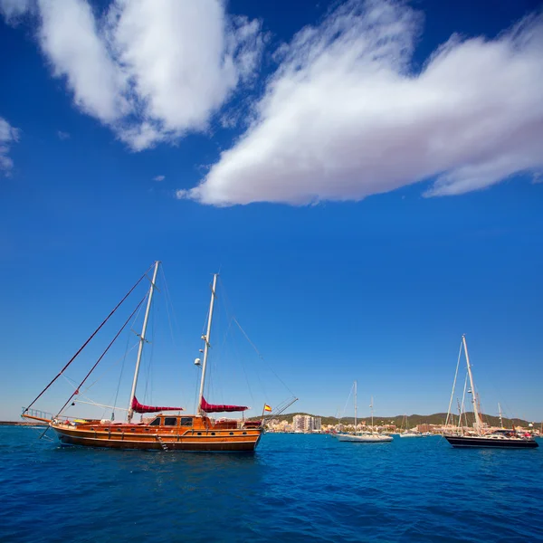 Ibiza San Antonio Abad Sant Antoni de Portmany veleiros — Fotografia de Stock