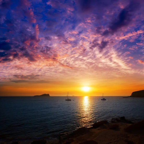 Puesta de sol en Ibiza desde Cala Conta Comte en San José —  Fotos de Stock