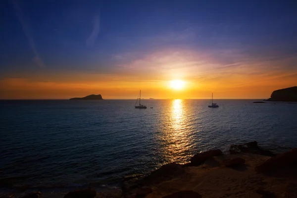 Ίμπιζα ηλιοβασίλεμα από cala conta comte στο Σαν Χοσέ — Stockfoto