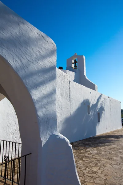 Baleár-Ibiza Sant Carles de Peralta fehér templom — Stock Fotó