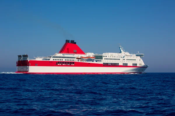 Mar Mediterrâneo curise barco em vermelho — Fotografia de Stock