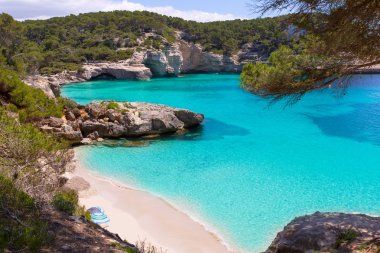 Cala mitjaneta içinde menorca ciutadella Balear adlı