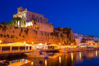 Ciutadella menorca şehir Belediye Binası ve port günbatımı