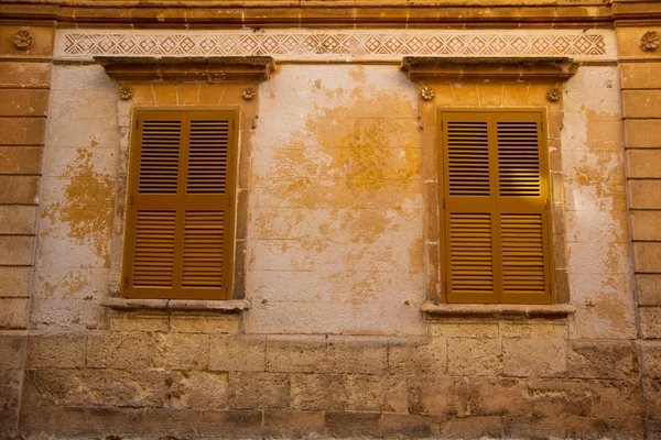 Okno dřevěné okenice Ciutadella menorca — Stock fotografie