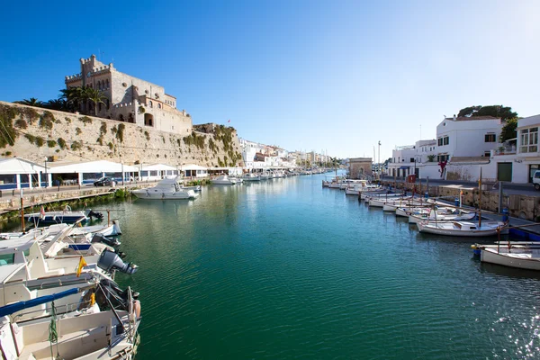 Ciutadella menorca marina port view radnice — Stock fotografie